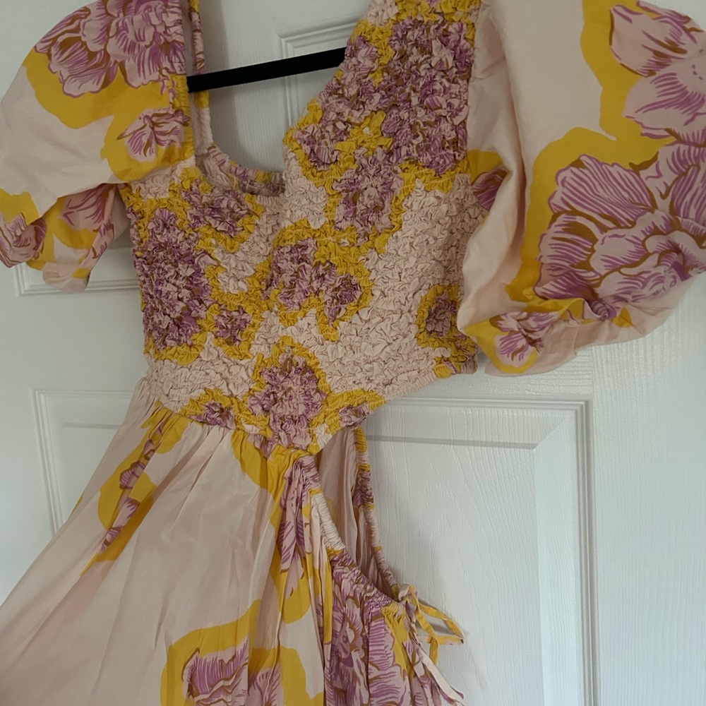 Free people puff sleeve maxi dress. Cute waist detail. Wore twice. - Picture 2 of 2